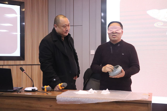 陶瓷鑒賞專家曹文洪老師受邀到省測試院開展陶瓷鑒賞專題講座